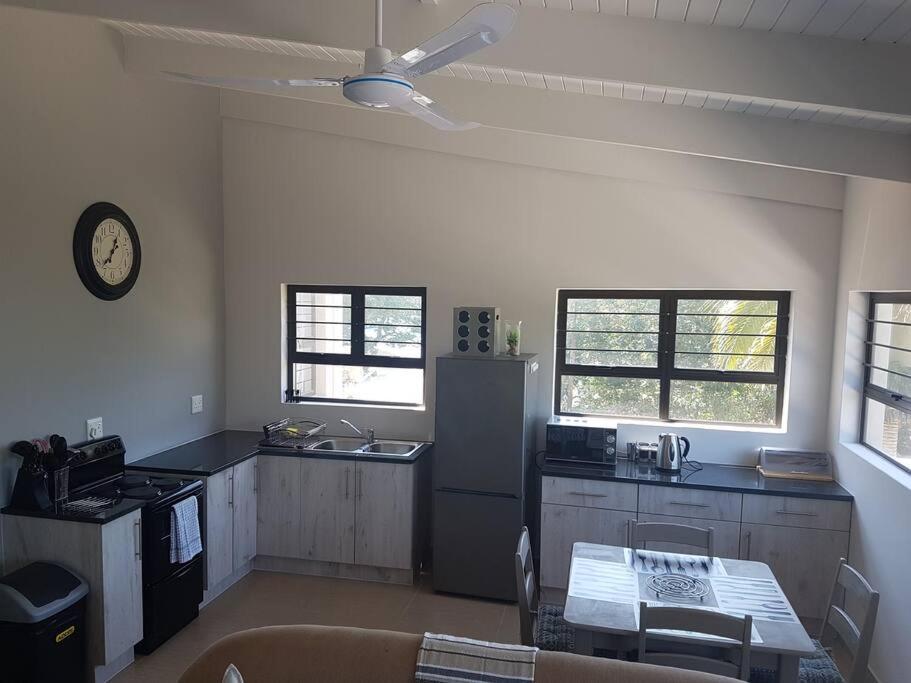 2 Bed 2 Bath With Stunning Sea Views. * Ballito